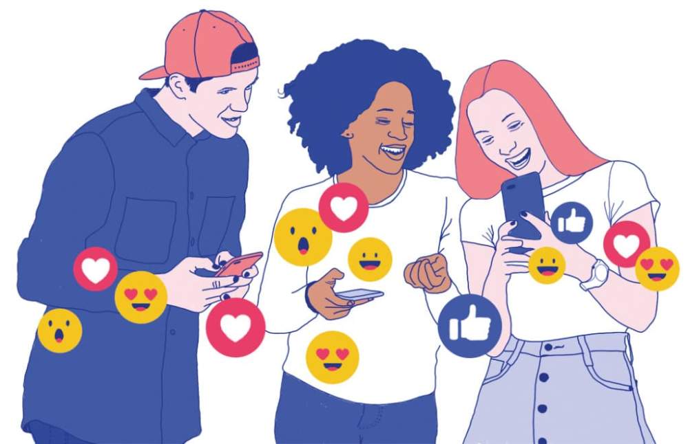 Des étudiants likent sur les réseaux sociaux via leur smartphone
