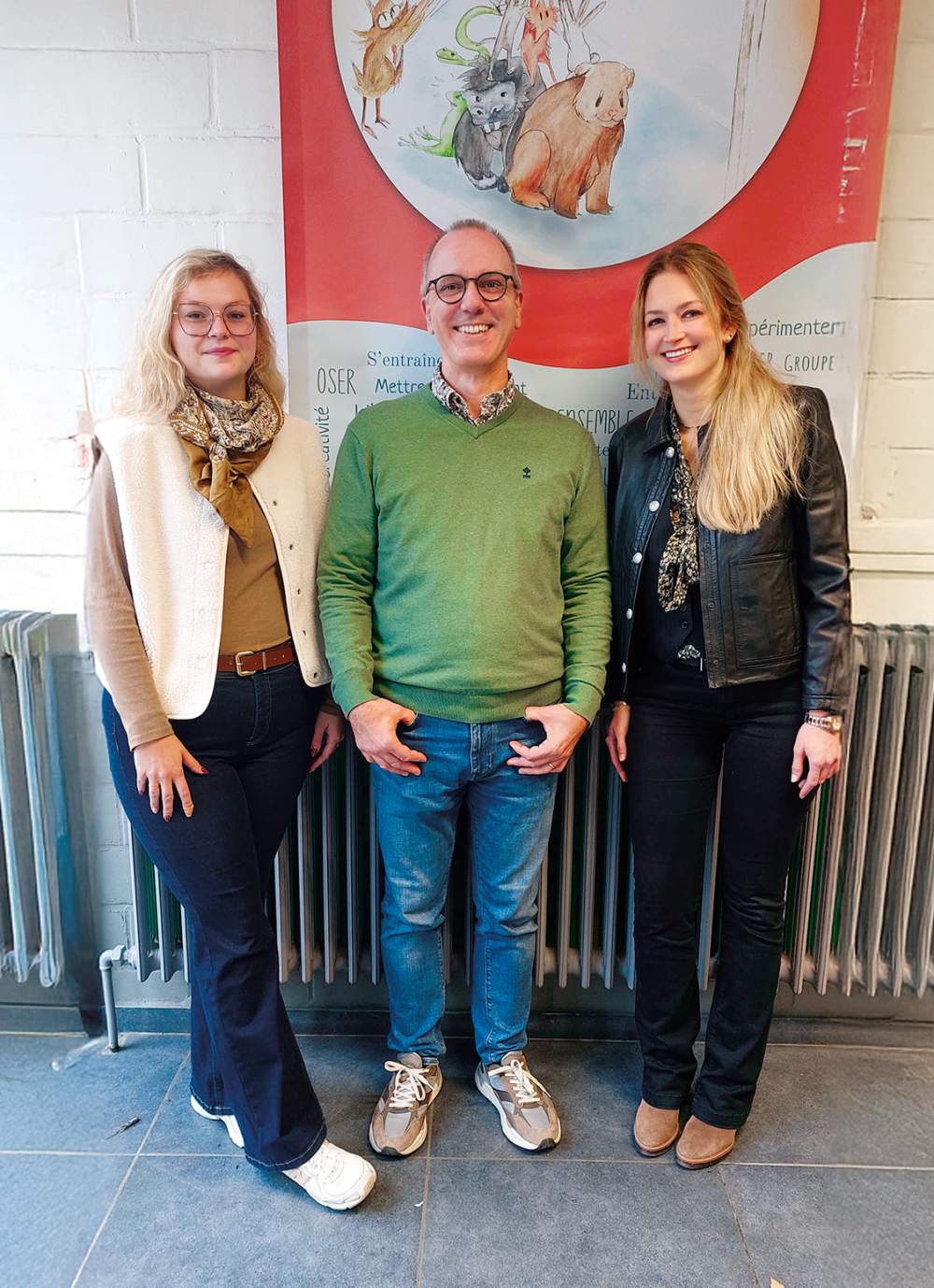 Vincent Dogimont avec Justine Van Der Eecken (AESI en langues germaniques) et Lucie Duray (romaniste AESS)