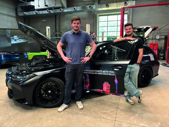 Younes El Charef et Benjamin Bolomé, coordinateurs de Diagnose Car Sud et enseignants du Collège technique Saint-Jean à Wavre