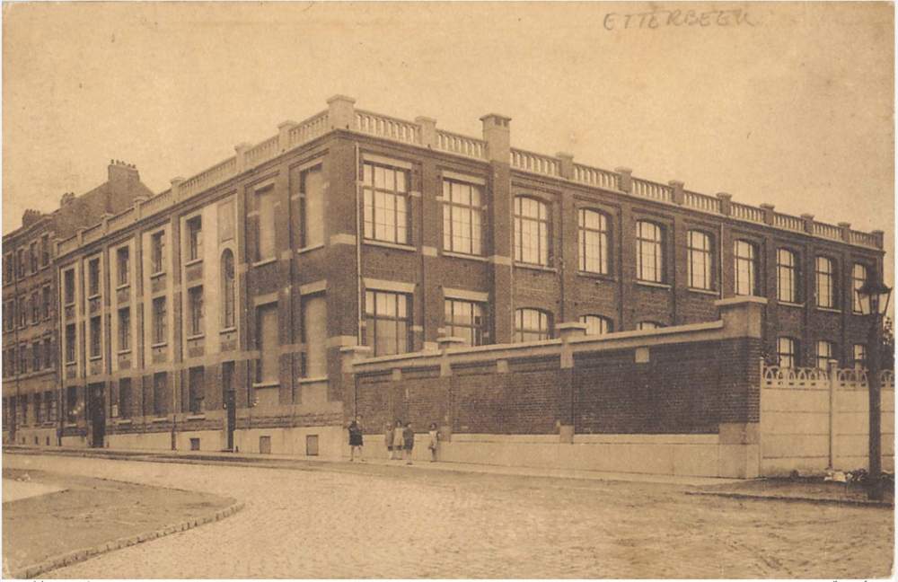 Une carte postale des années 1930 