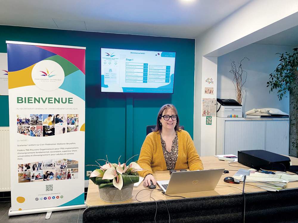 Sandra Dumonceau est à l'accueil